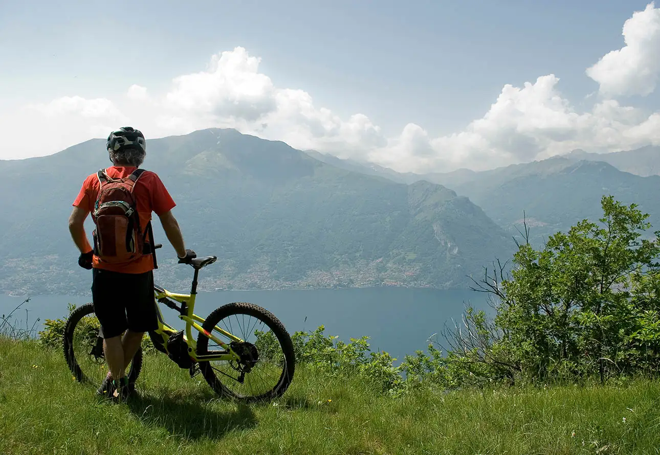 Exploring Lake Como by bike: scenic paths and enchanting tours